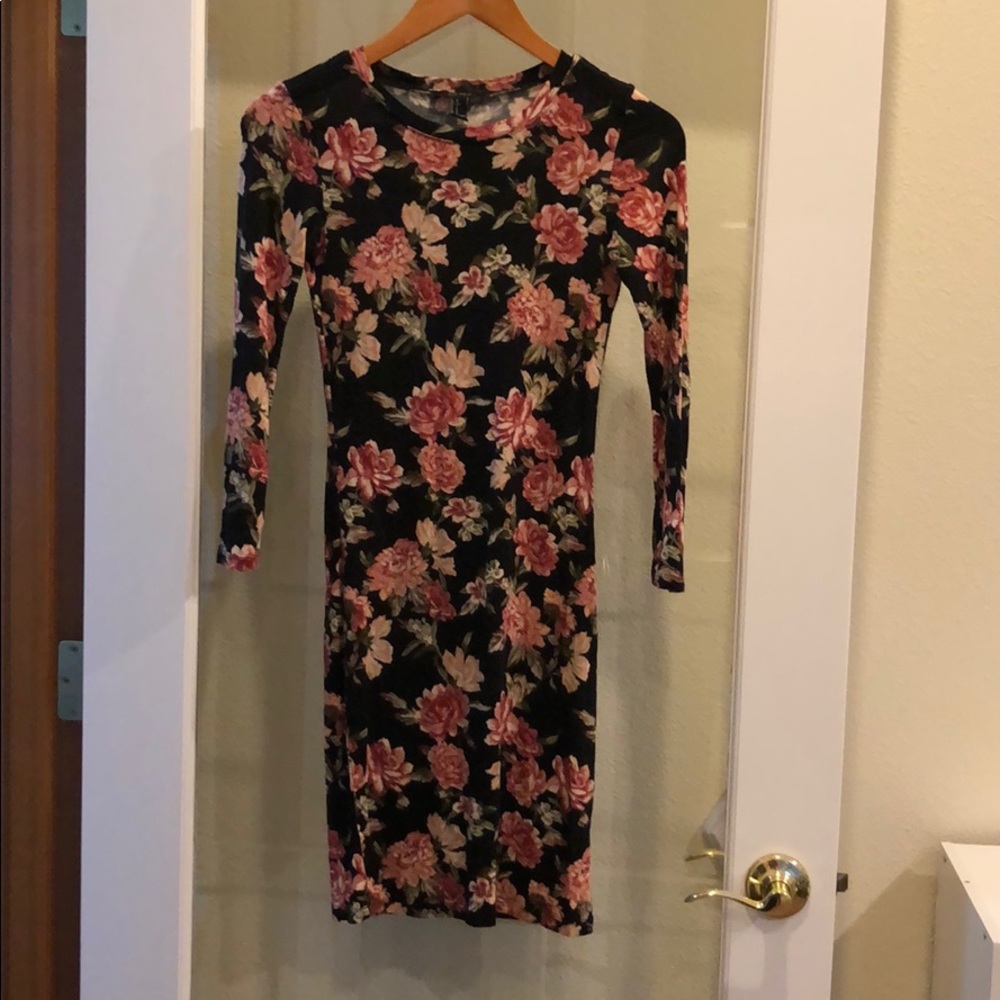 Floral long sleeve dress!